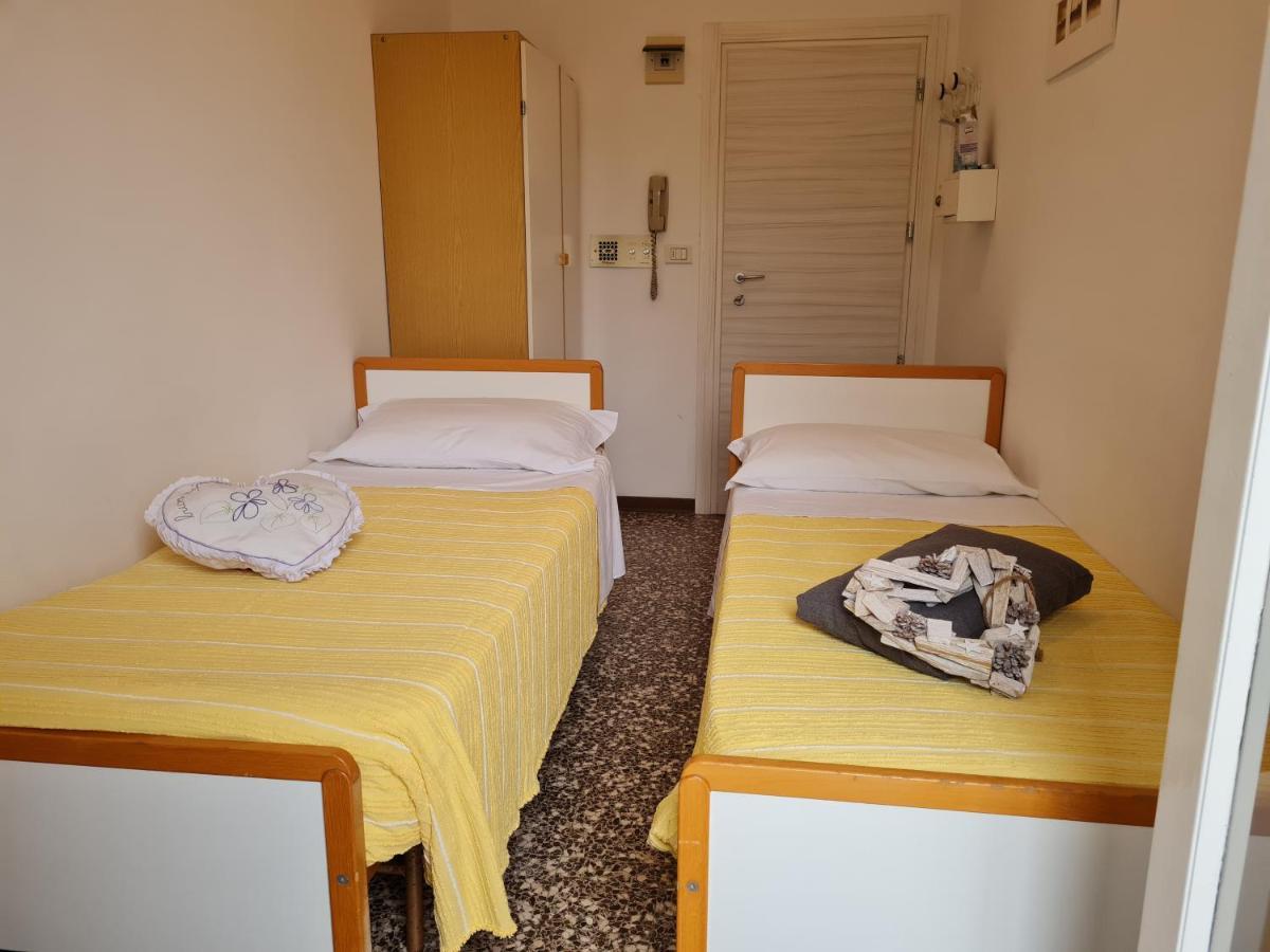 Hotel Marconi Miramare ريميني المظهر الخارجي الصورة