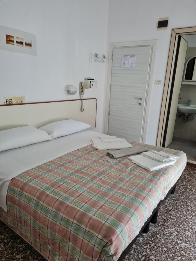 Hotel Marconi Miramare ريميني المظهر الخارجي الصورة