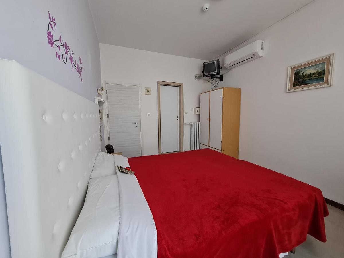 Hotel Marconi Miramare ريميني المظهر الخارجي الصورة