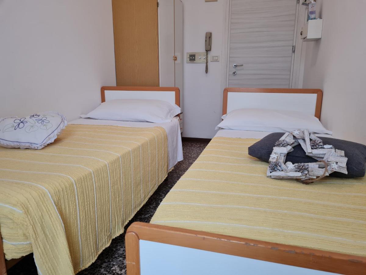 Hotel Marconi Miramare ريميني المظهر الخارجي الصورة