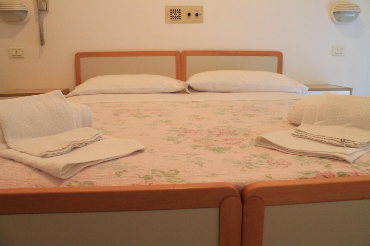 Hotel Marconi Miramare ريميني المظهر الخارجي الصورة