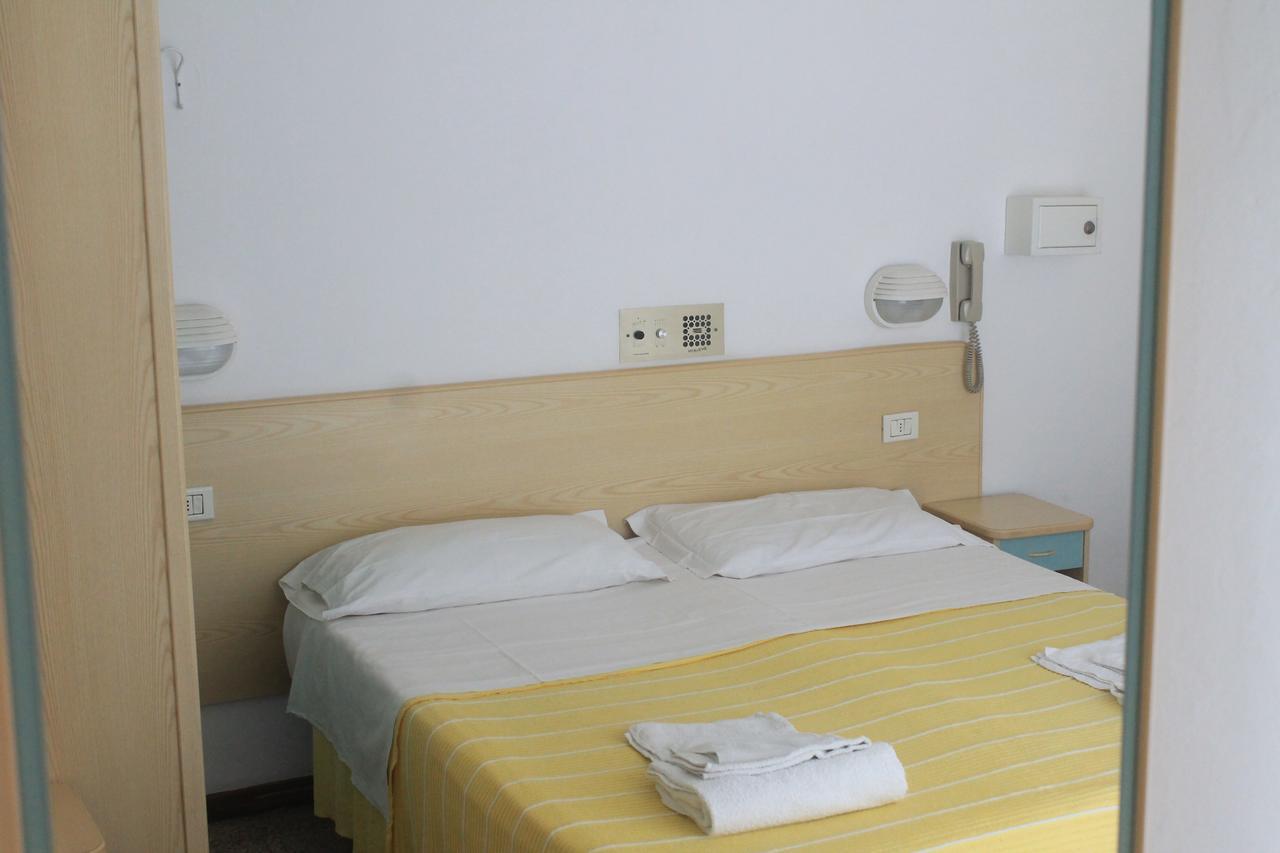 Hotel Marconi Miramare ريميني المظهر الخارجي الصورة
